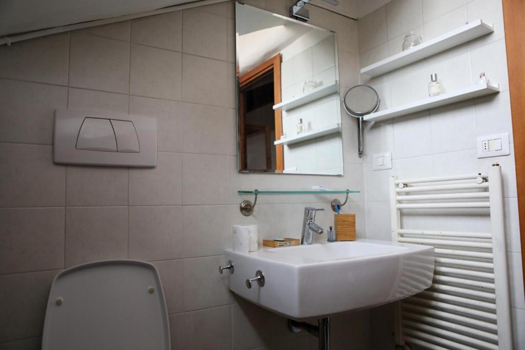 L'Arche Comfort&Relax - Yellow House Di Viale Certosa Milan Exterior photo